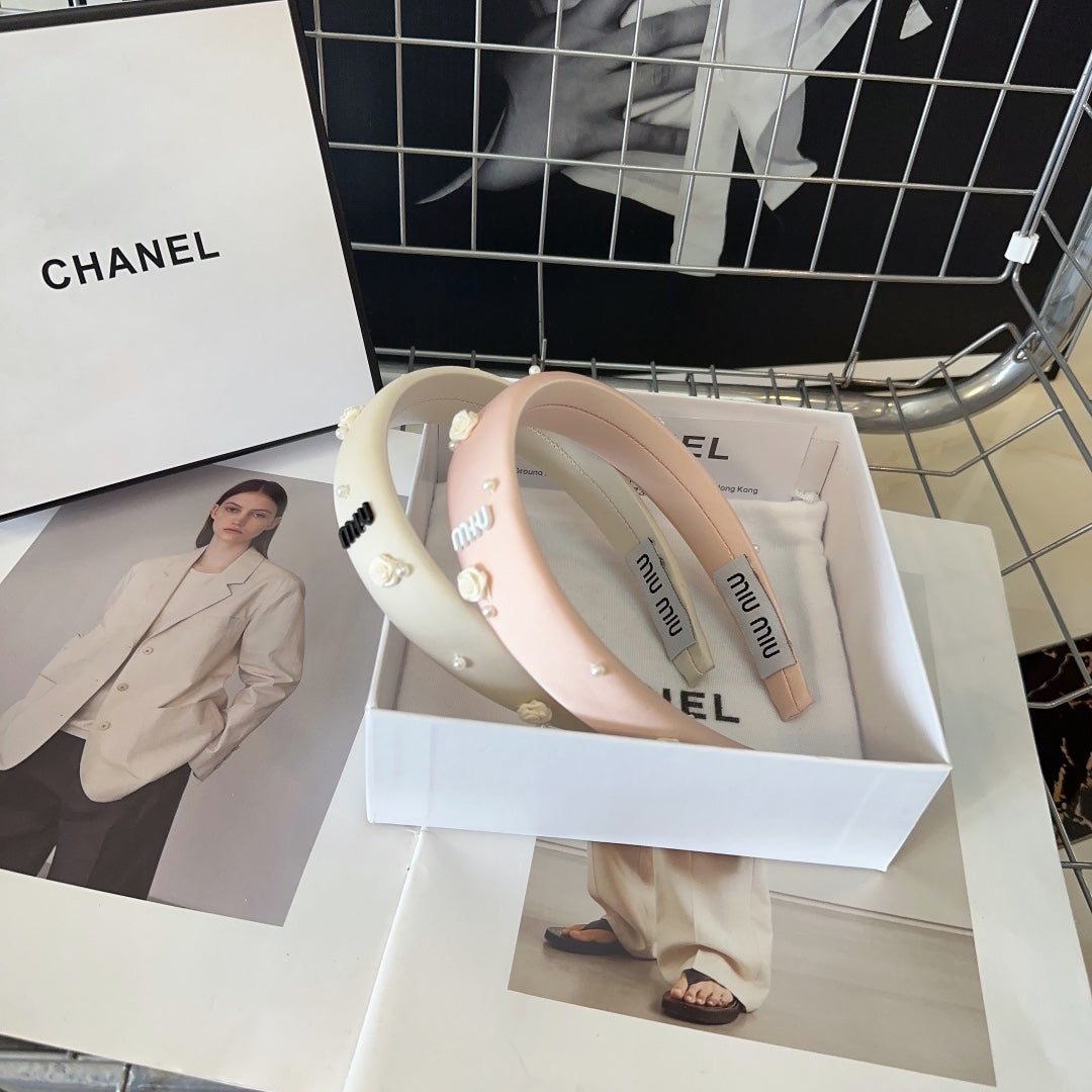 CHANEL HEADBAND EMBELLISHED FLOWER AND PEARL IN IVORY WHITE SILK 194316