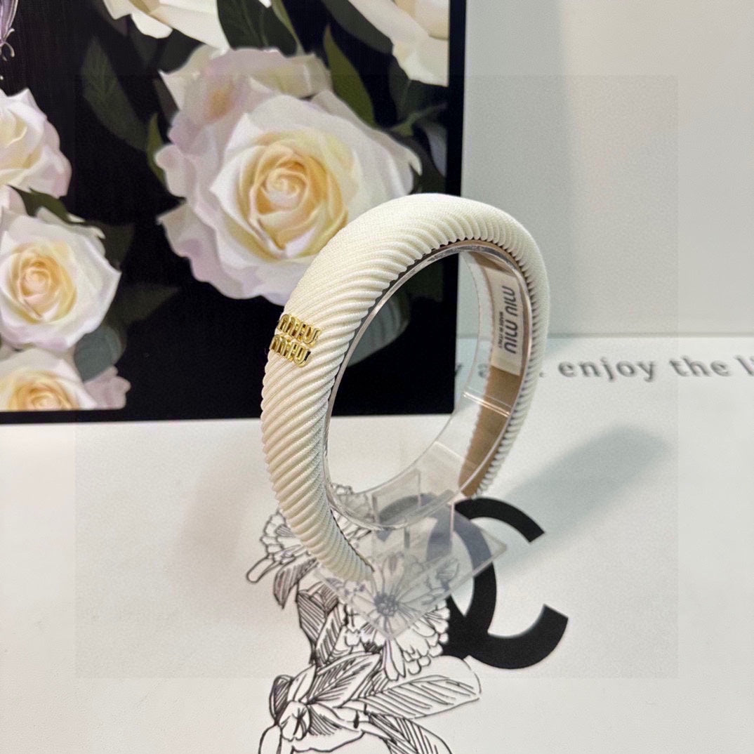 CHANEL THICK HEADBAND IN WHITE CORDUROY 412477