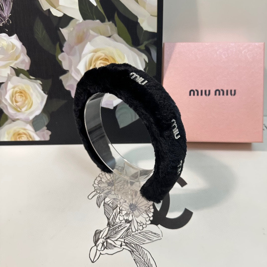 CHANEL THICK HEADBAND WITH DIAMOND LOGO IN BLACK PLUSH FABRIC 412484