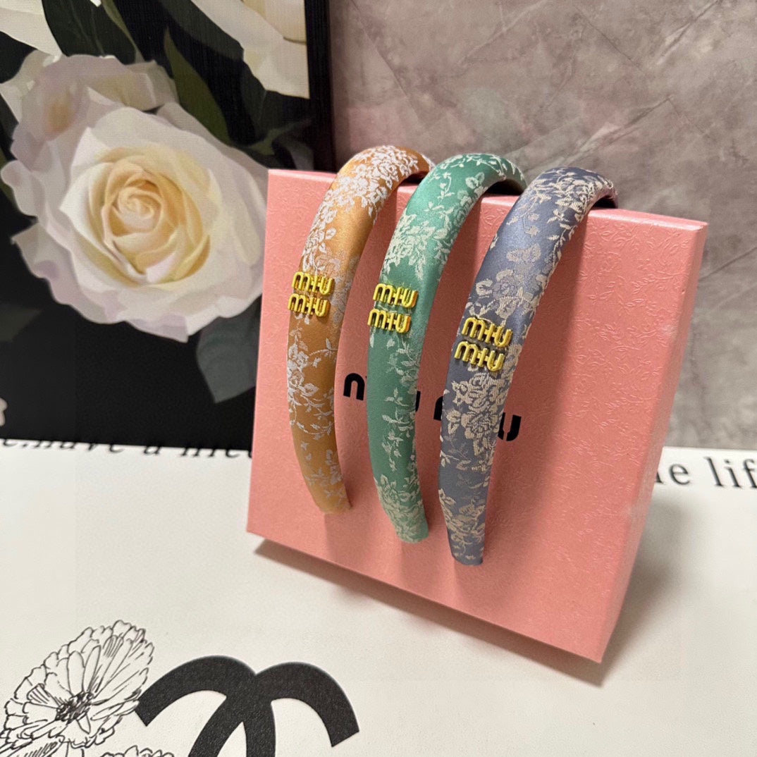 CHANEL HEADBAND WITH GARNITURE PRINT IN LAVENDER GRAY SILK 432824