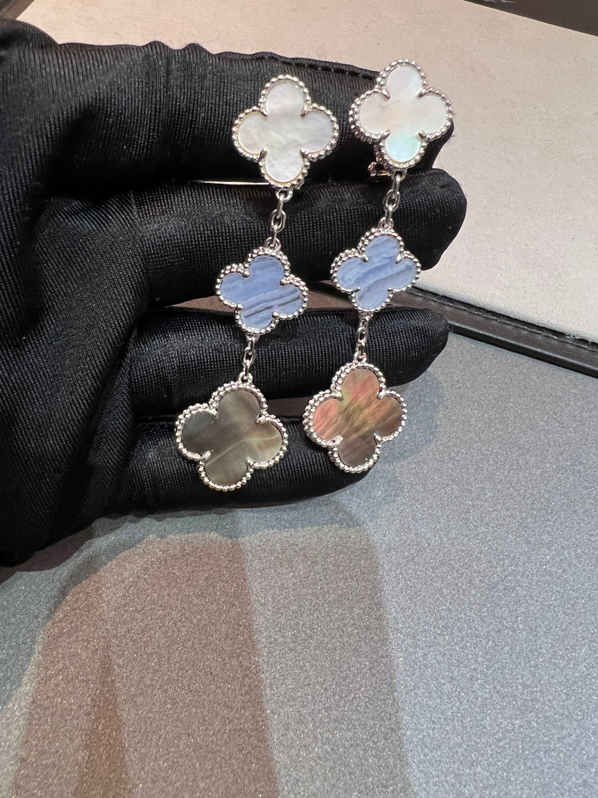 Van Cleef & Arpels CLOVER MOP 3 MOTIFS SILVER EARRINGS