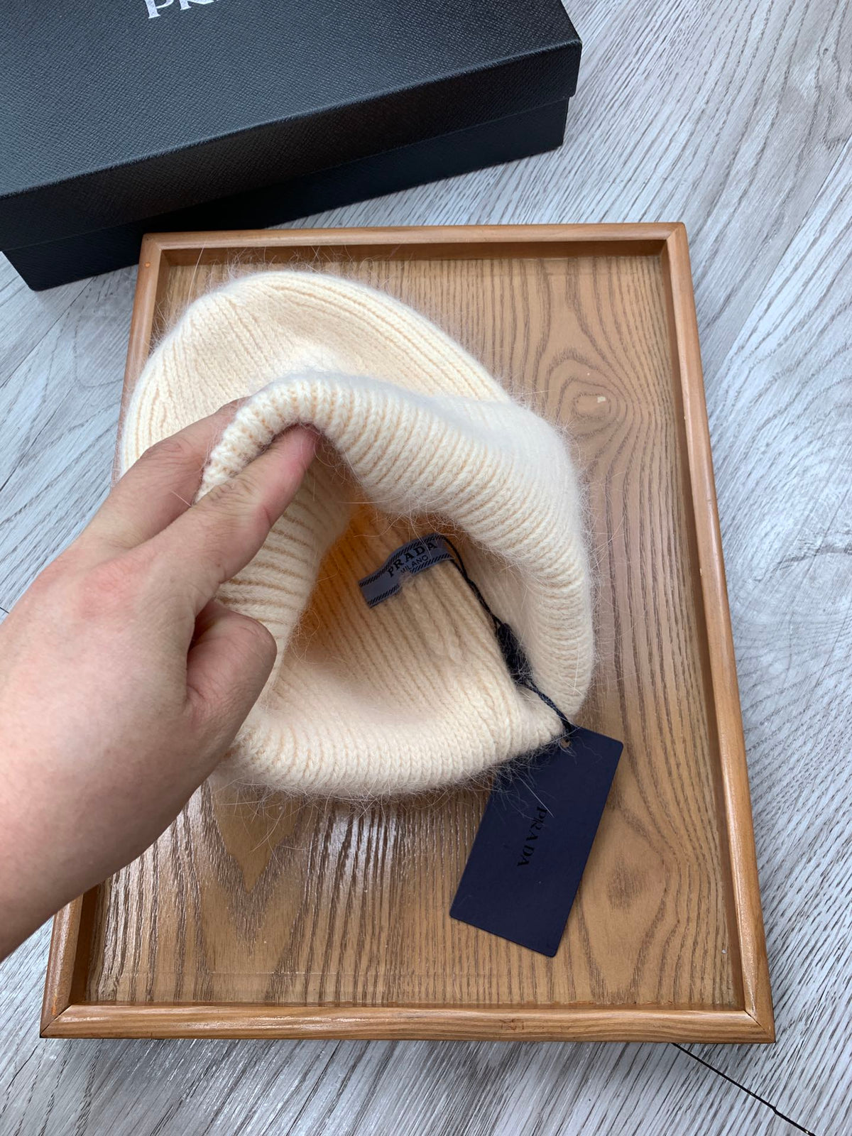 PRADA BEANIE HAT IN BEIGE CREAM WOOL 108745