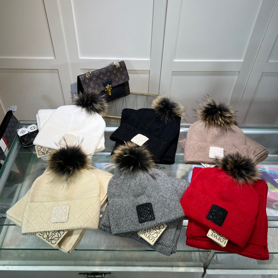 LOEWE CLASSIC HAT & SCARF SET IN CHERRY RED CASHMERE 379251