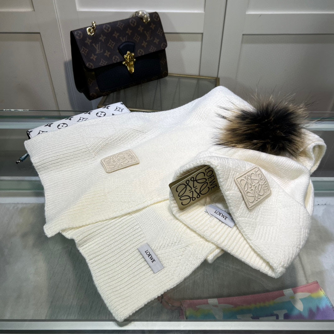 LOEWE CLASSIC HAT & SCARF SET IN WHITE CASHMERE 379251