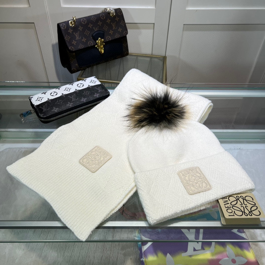 LOEWE CLASSIC HAT & SCARF SET IN WHITE CASHMERE 379251