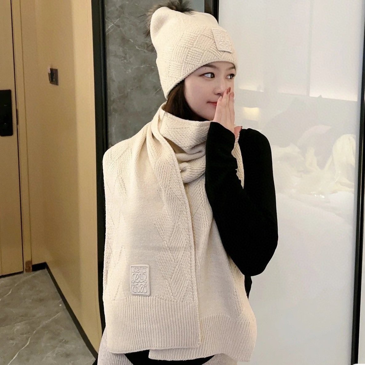 LOEWE CLASSIC HAT & SCARF SET IN WHITE CASHMERE 379251