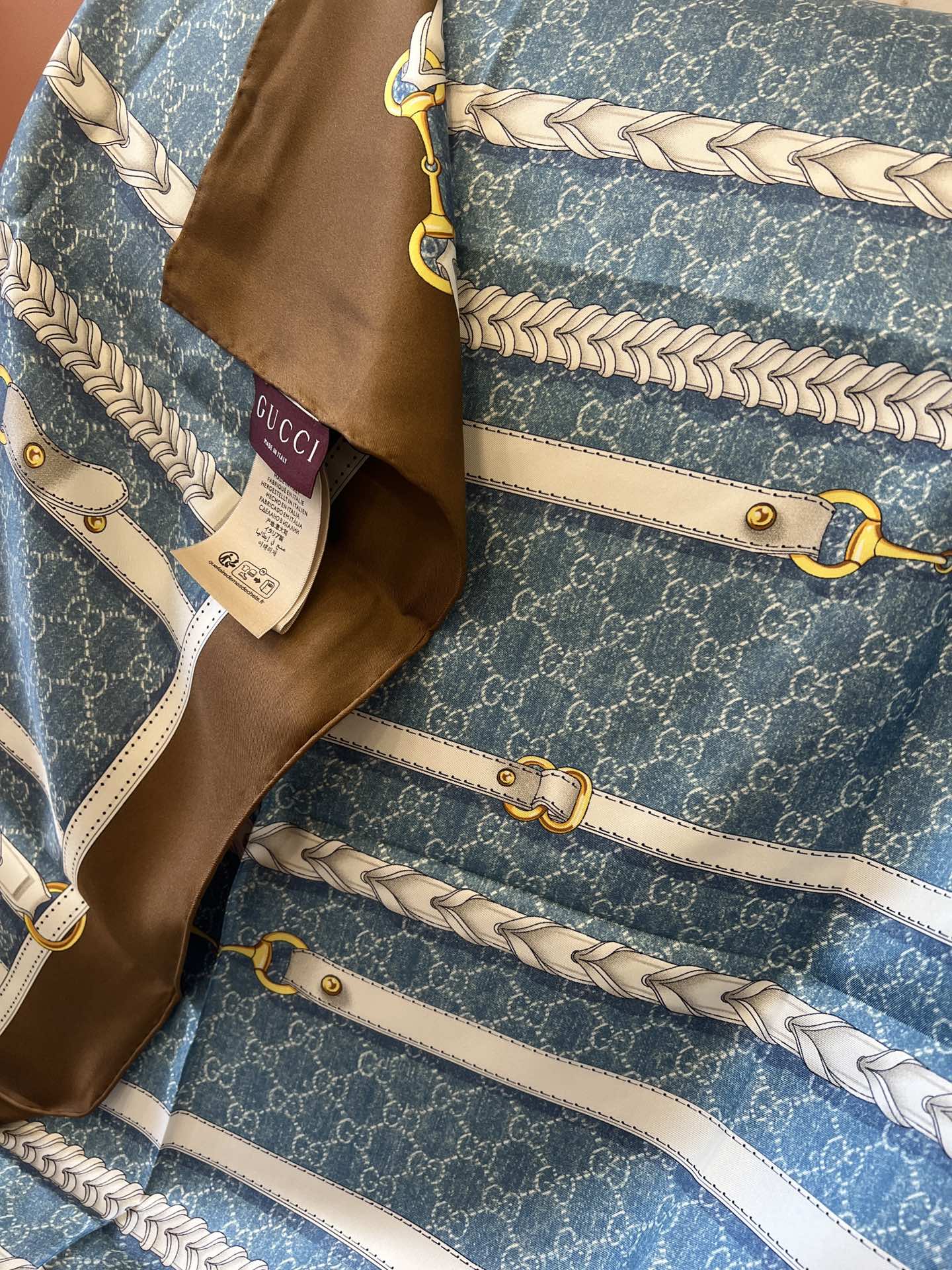 GUCCI 25S SCARF 90 IN SILK 700813