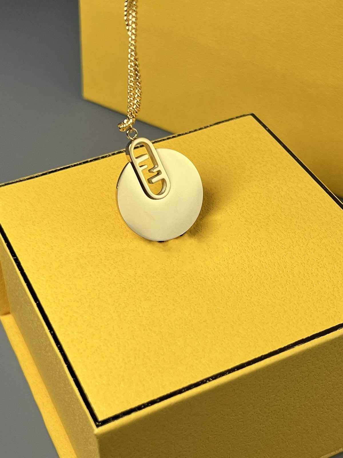 FENDI O'LOCK GOLD NECKLACE
