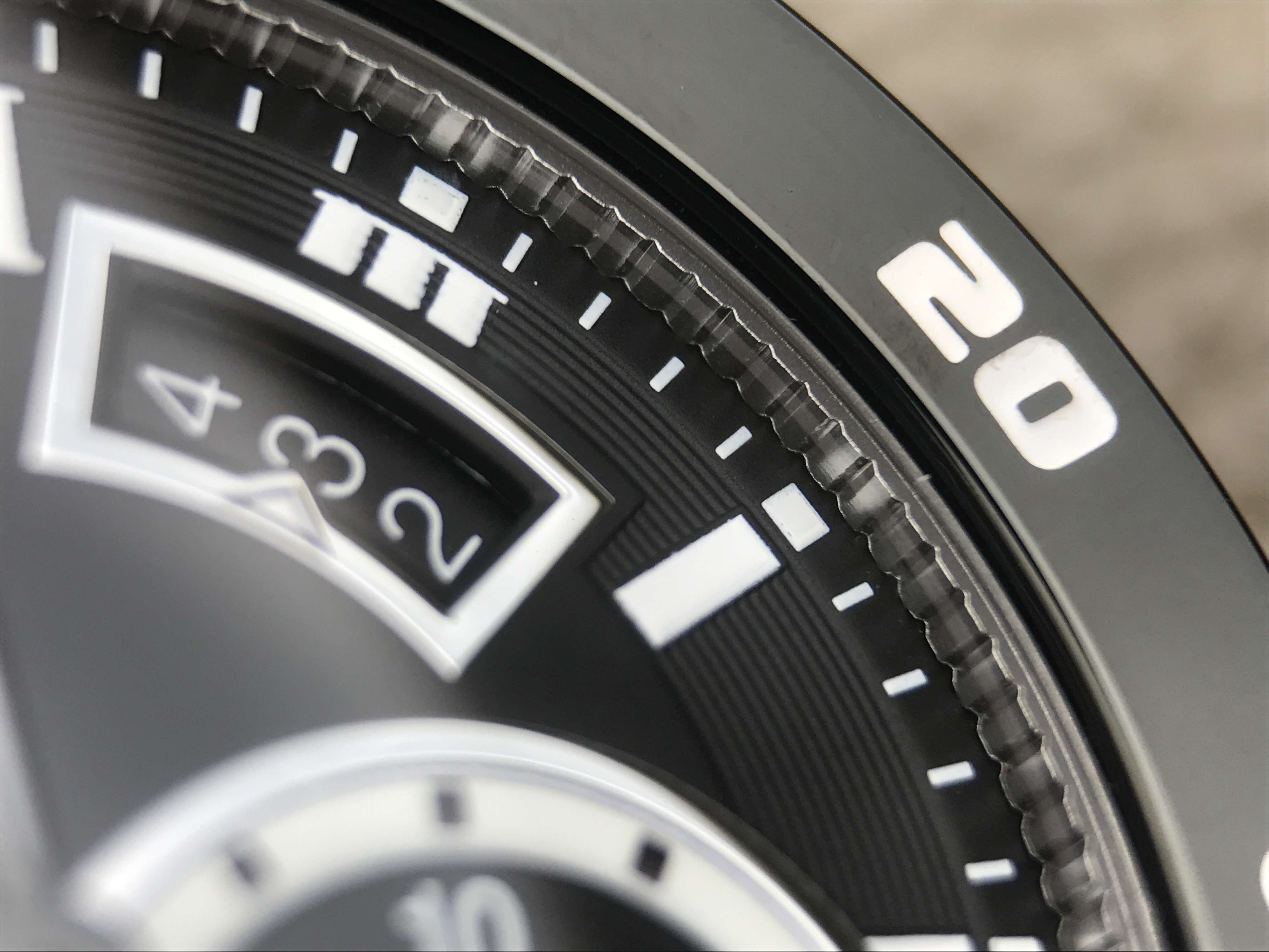 CARTIER CALIBRE DIVER 42 AUTOMATIC STEEL CASE BLACK DIAL