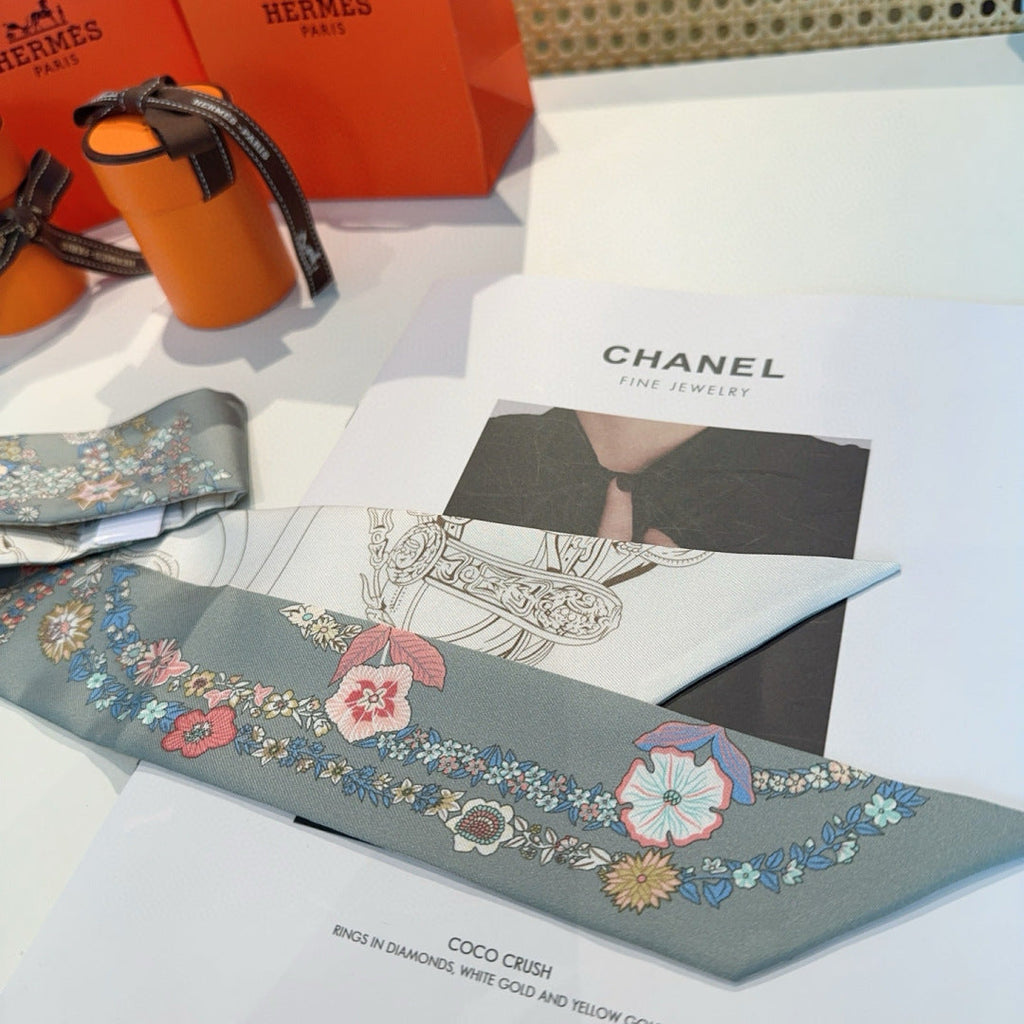 HERMES HERMES 25S SILK NECKERCHIEF 86 IN SILK 714376