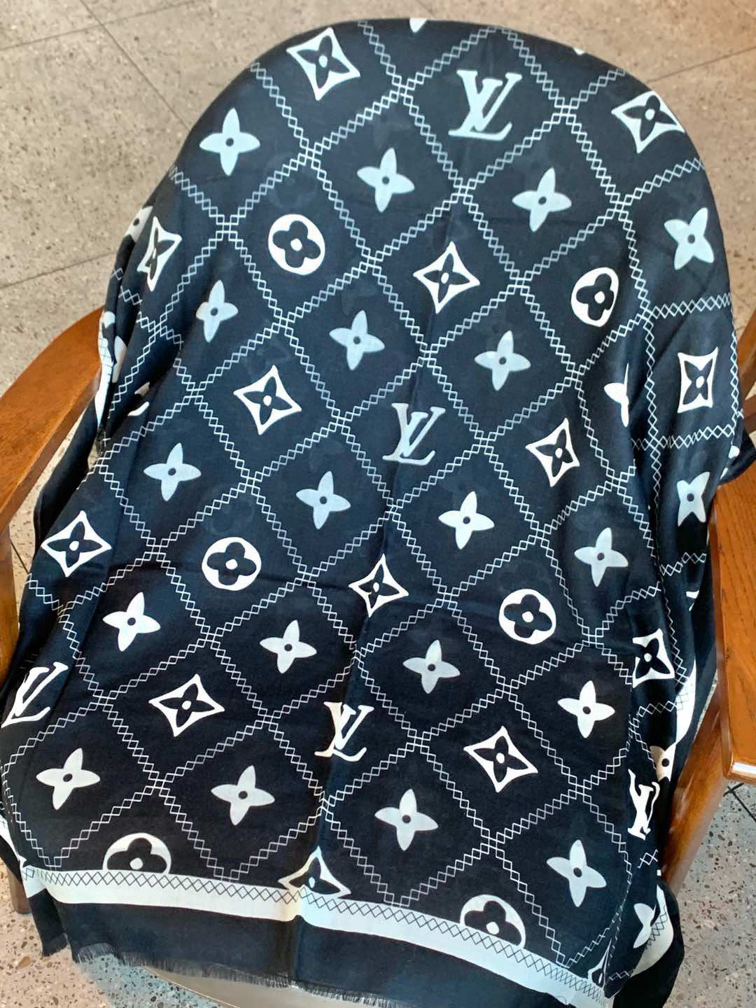 LOUIS VUITTON LV SCARF 200 CM IN CASHMERE 738534