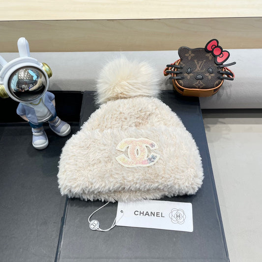 CHANEL BEANIE HAT IN WHITE CREAM SOLF FLEECE 419711