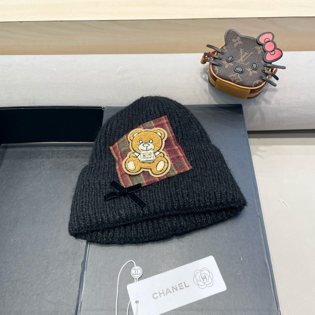 CHANEL BEANIE HAT IN BLACK WOOL WITH BOW 421254