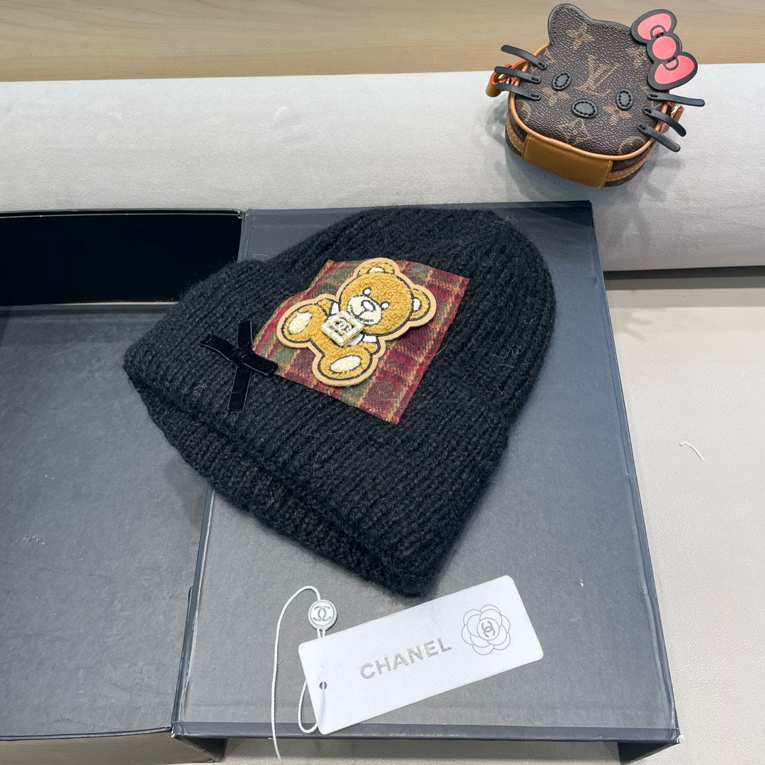 CHANEL BEANIE HAT IN BLACK WOOL WITH BOW 421254