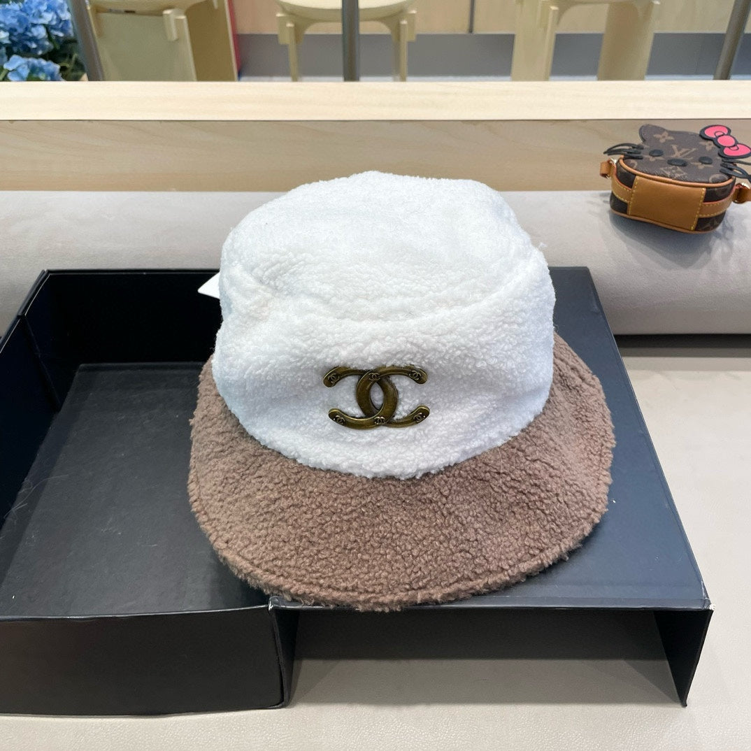 CHANEL BUCKET HAT IN WHITE MIX MEDIUM BROWN LAMB WOOL 431622