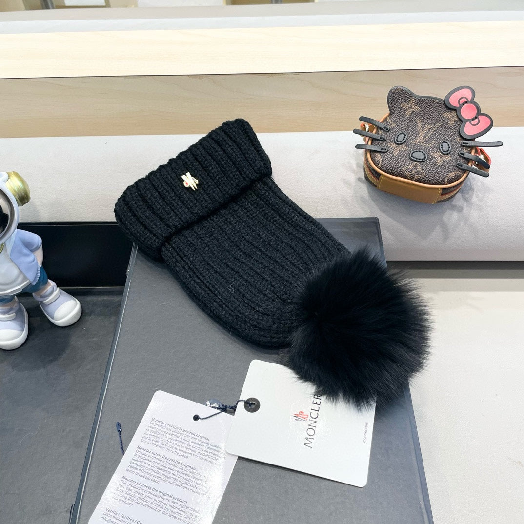 MONCLER WOOL BEANIE WITH POM POM BLACK 435049