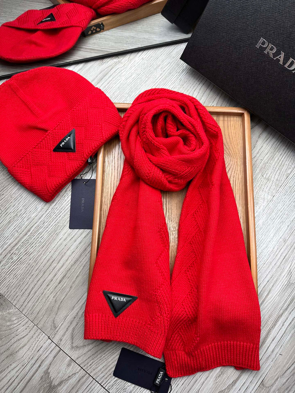 PRADA SET SCARF AND HAT IN CHERRY RED WOOL AND RABBIT FUR 397409