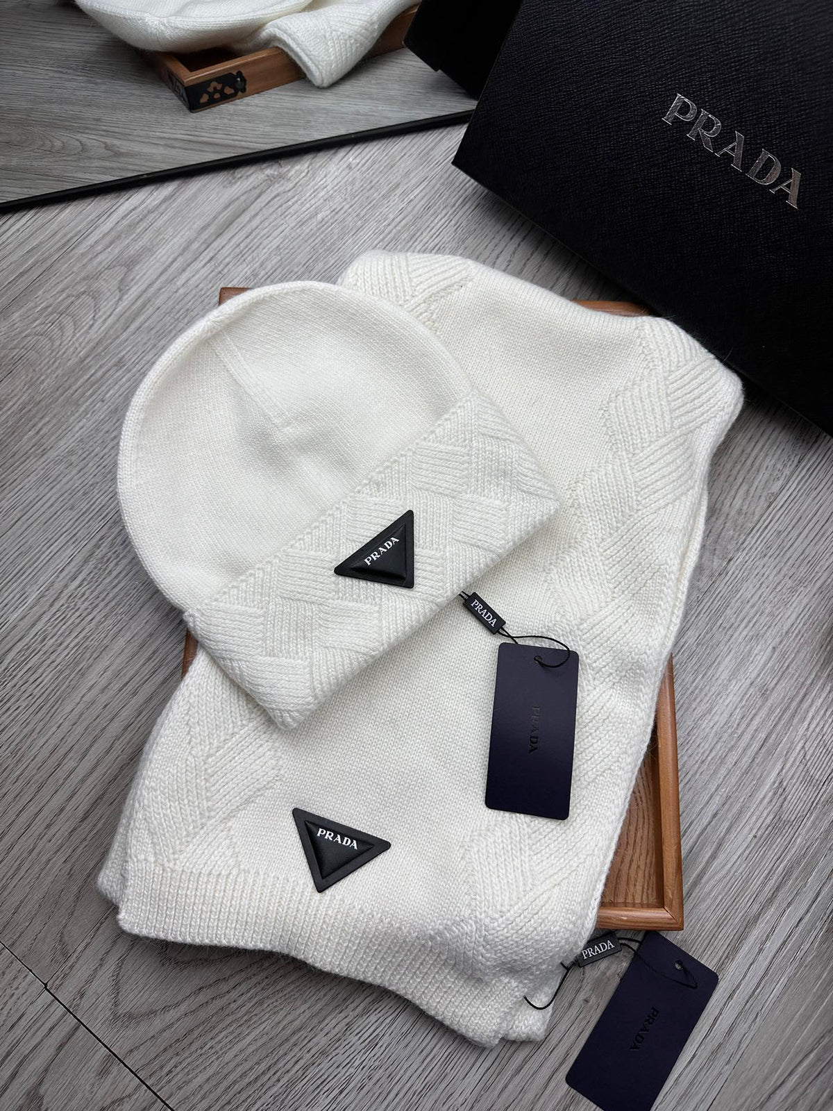 PRADA SET SCARF AND HAT IN WHITE WOOL AND RABBIT FUR 397408
