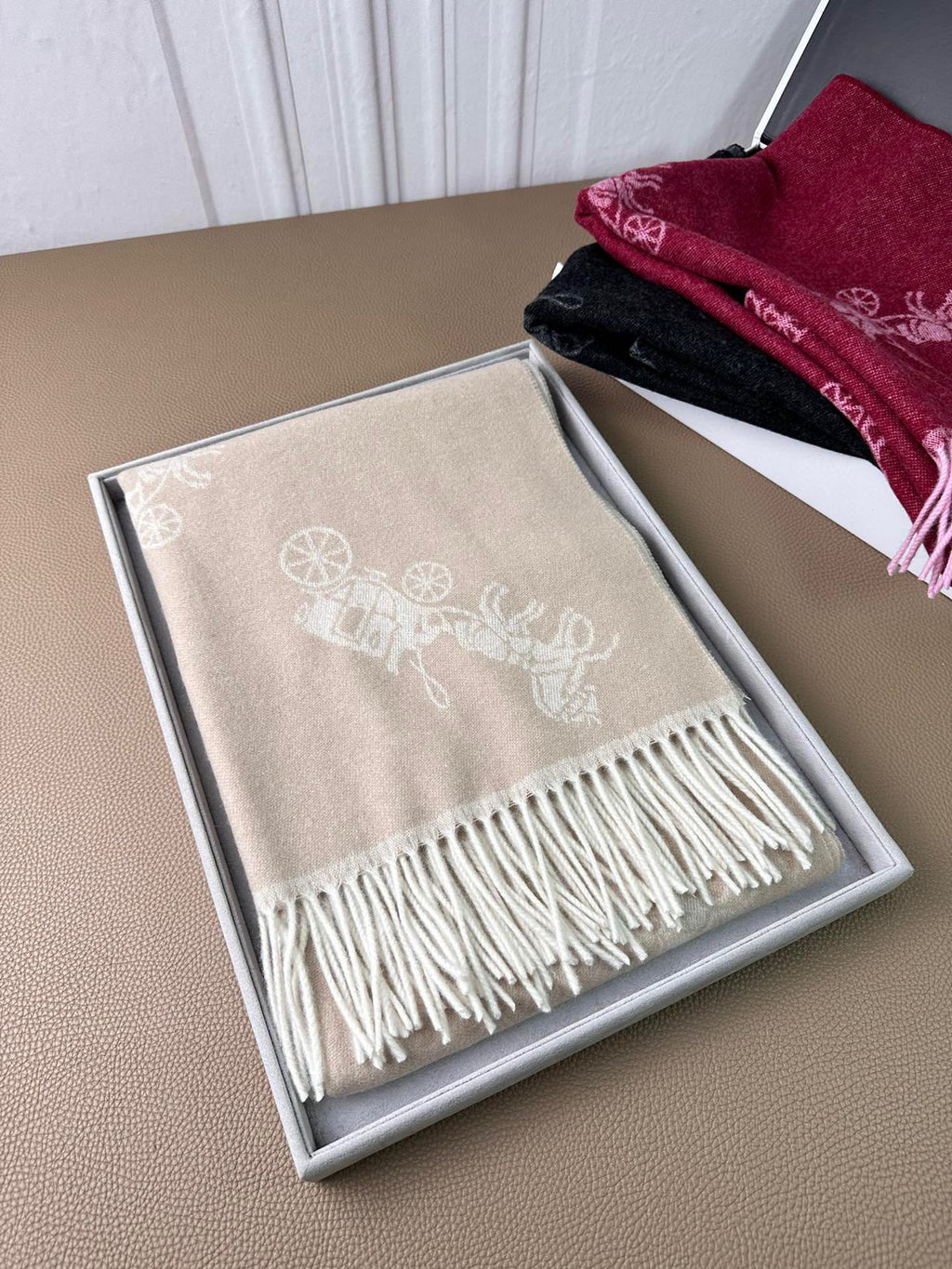 COACH HORSE & CARRIAGE PRINT SCARF 195 CM IN BEIGE WOOL 375241