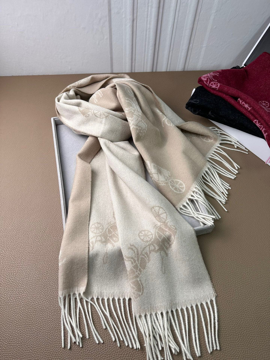 COACH HORSE & CARRIAGE PRINT SCARF 195 CM IN BEIGE WOOL 375241