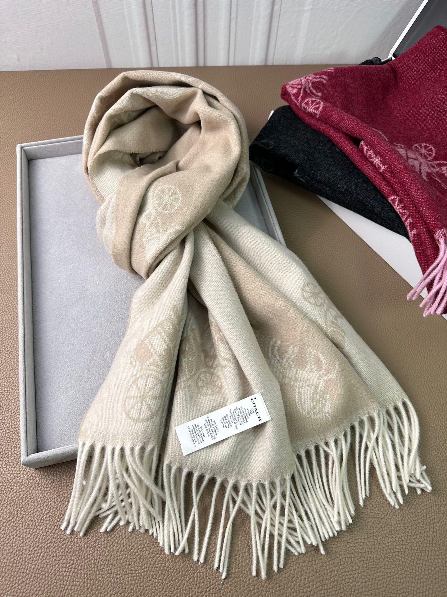 COACH HORSE & CARRIAGE PRINT SCARF 195 CM IN BEIGE WOOL 375241