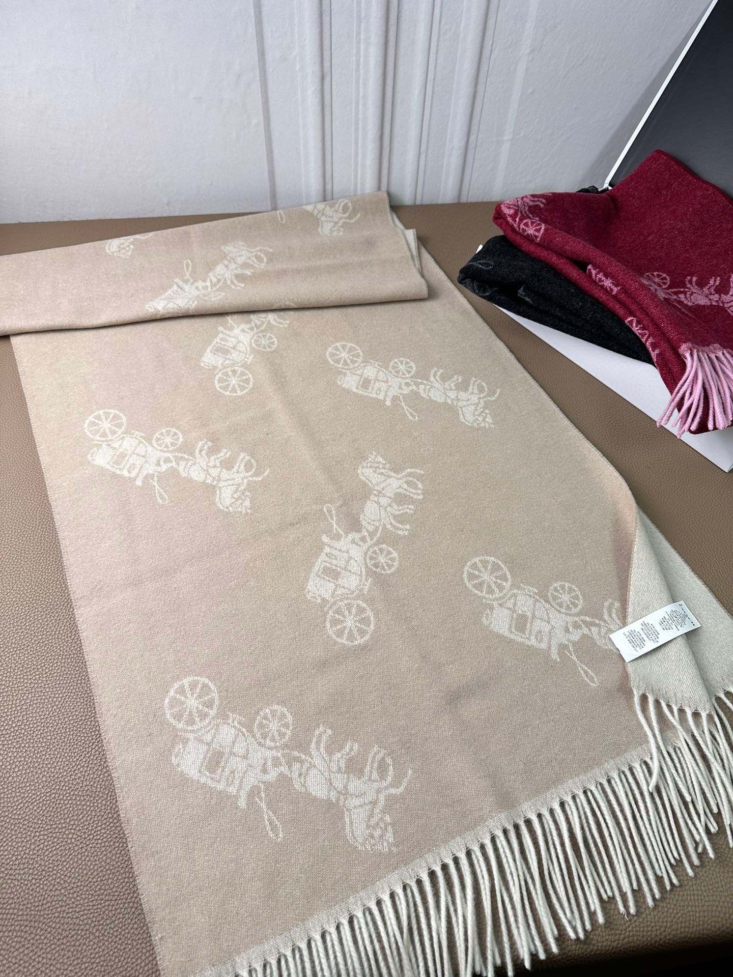 COACH HORSE & CARRIAGE PRINT SCARF 195 CM IN BEIGE WOOL 375241