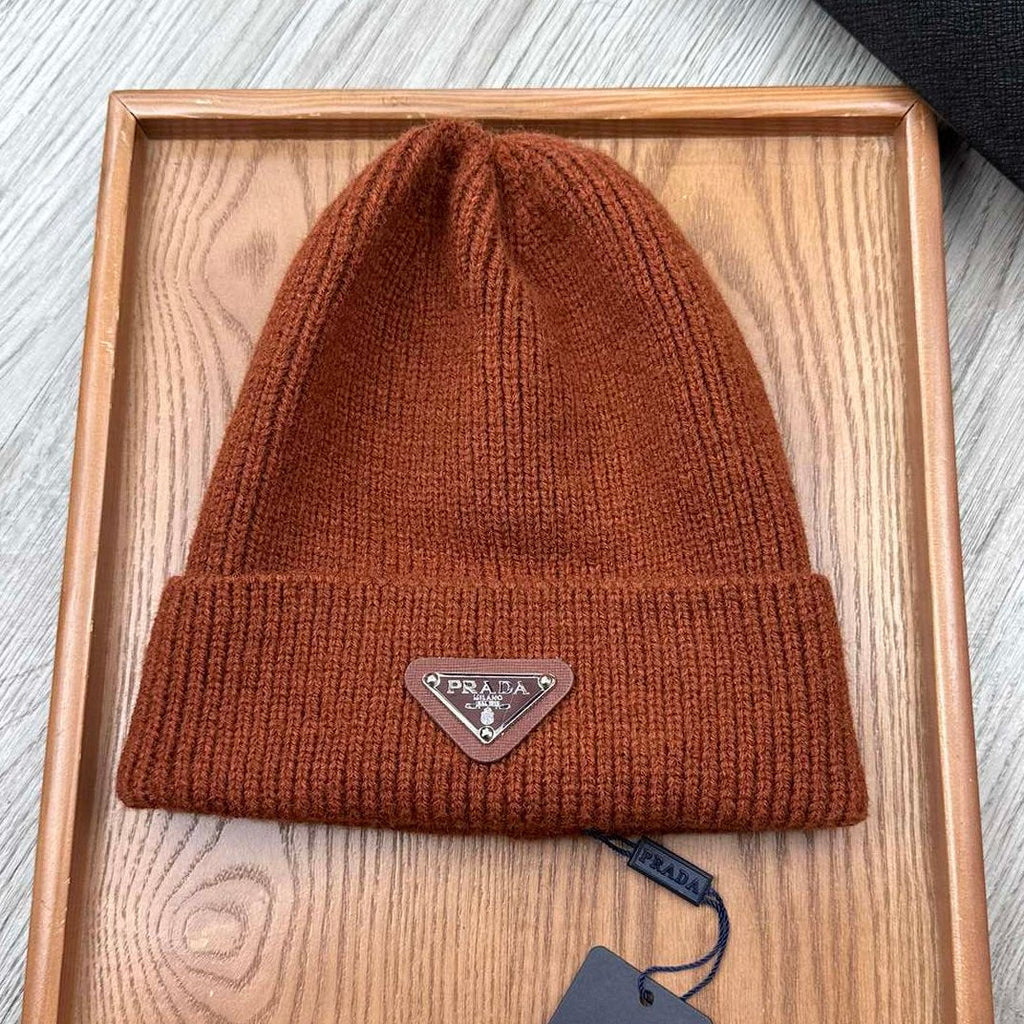 PRADA BEANIE HAT IN RED BROWN WOOL 332398