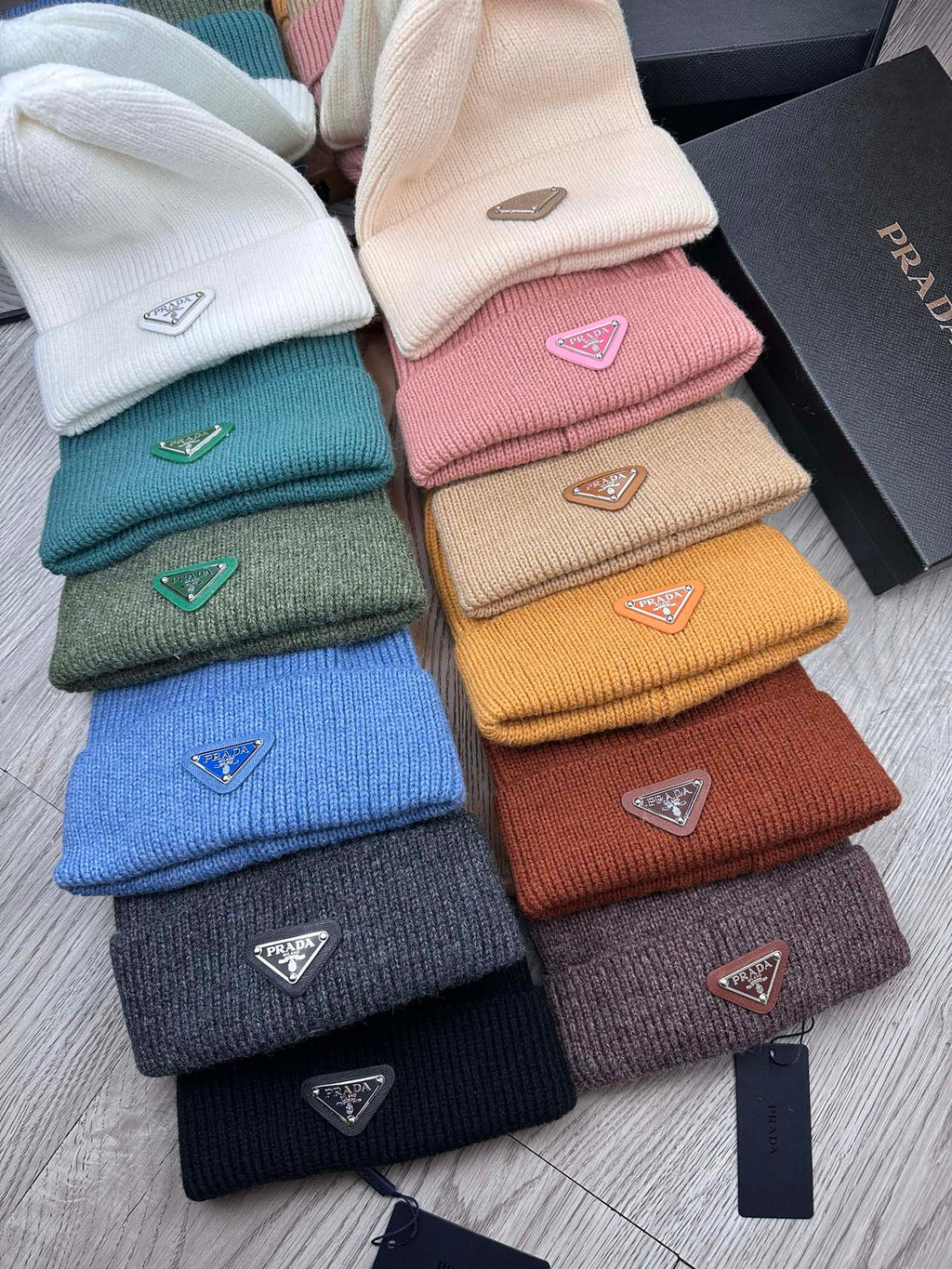 PRADA BEANIE HAT IN RED BROWN WOOL 332398