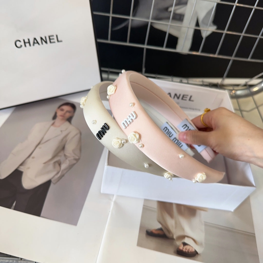 CHANEL HEADBAND EMBELLISHED FLOWER AND PEARL IN LIGHT PINK SILK 194315