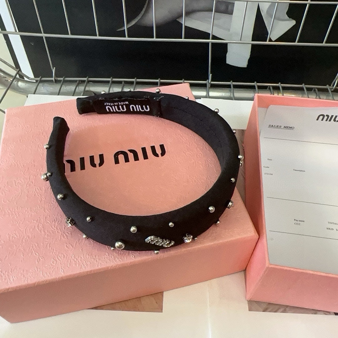 CHANEL THICK HEADBAND ATTACHED BEADED IN BLACK FABRIC 429361