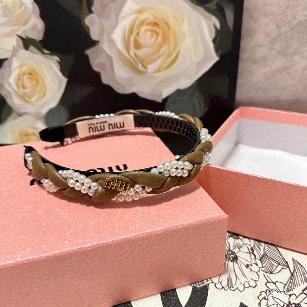 CHANEL HEADBAND IN GOLDEN BROWN CALFSKIN MIX PEARL CHAIN 347679