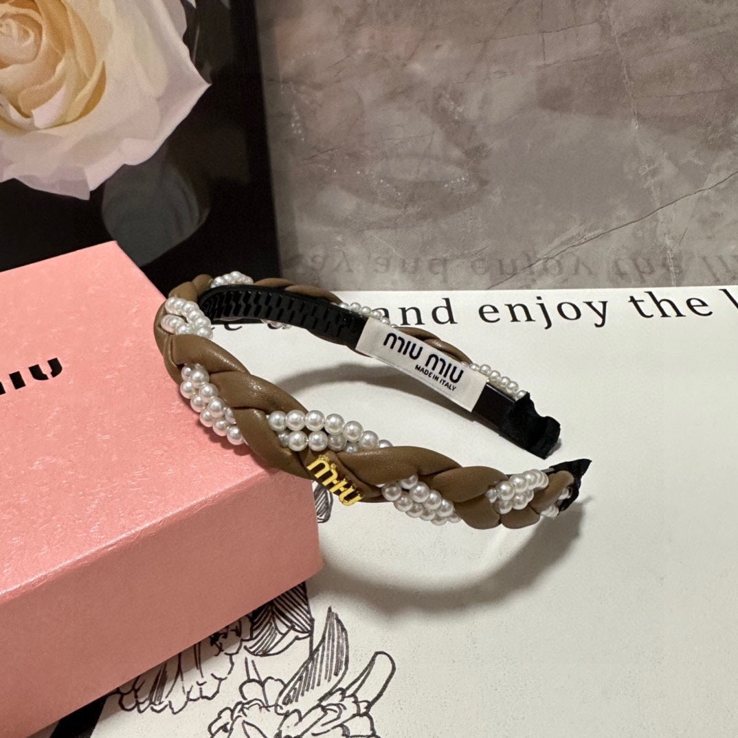 CHANEL HEADBAND IN GOLDEN BROWN CALFSKIN MIX PEARL CHAIN 347679