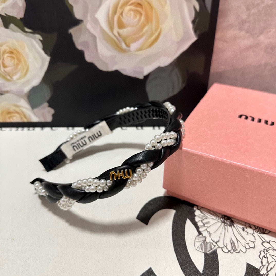 CHANEL HEADBAND IN BLACK CALFSKIN MIX PEARL CHAIN 347680