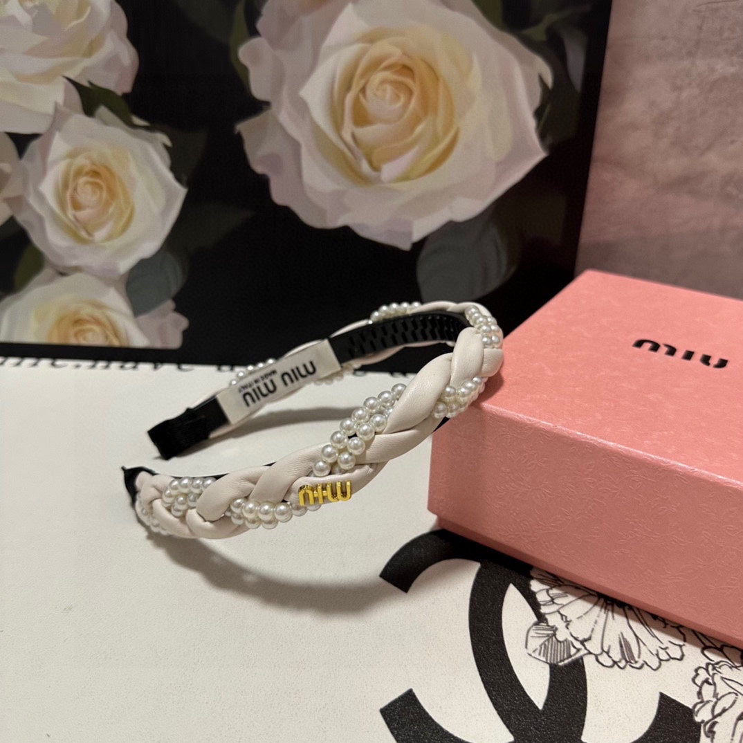 CHANEL HEADBAND IN WHITE CALFSKIN MIX PEARL CHAIN 347681