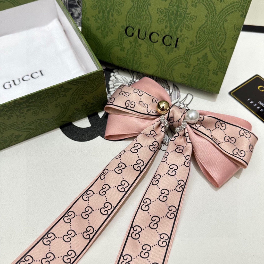 GUCCI RIBBON BOW HAIR CLIP IN BABY PINK RE-NYLON ATTACHED PEARL 358259