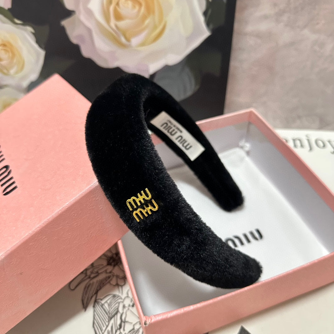 CHANEL HEADBAND IN BLACK PLUSH FABRIC 423599