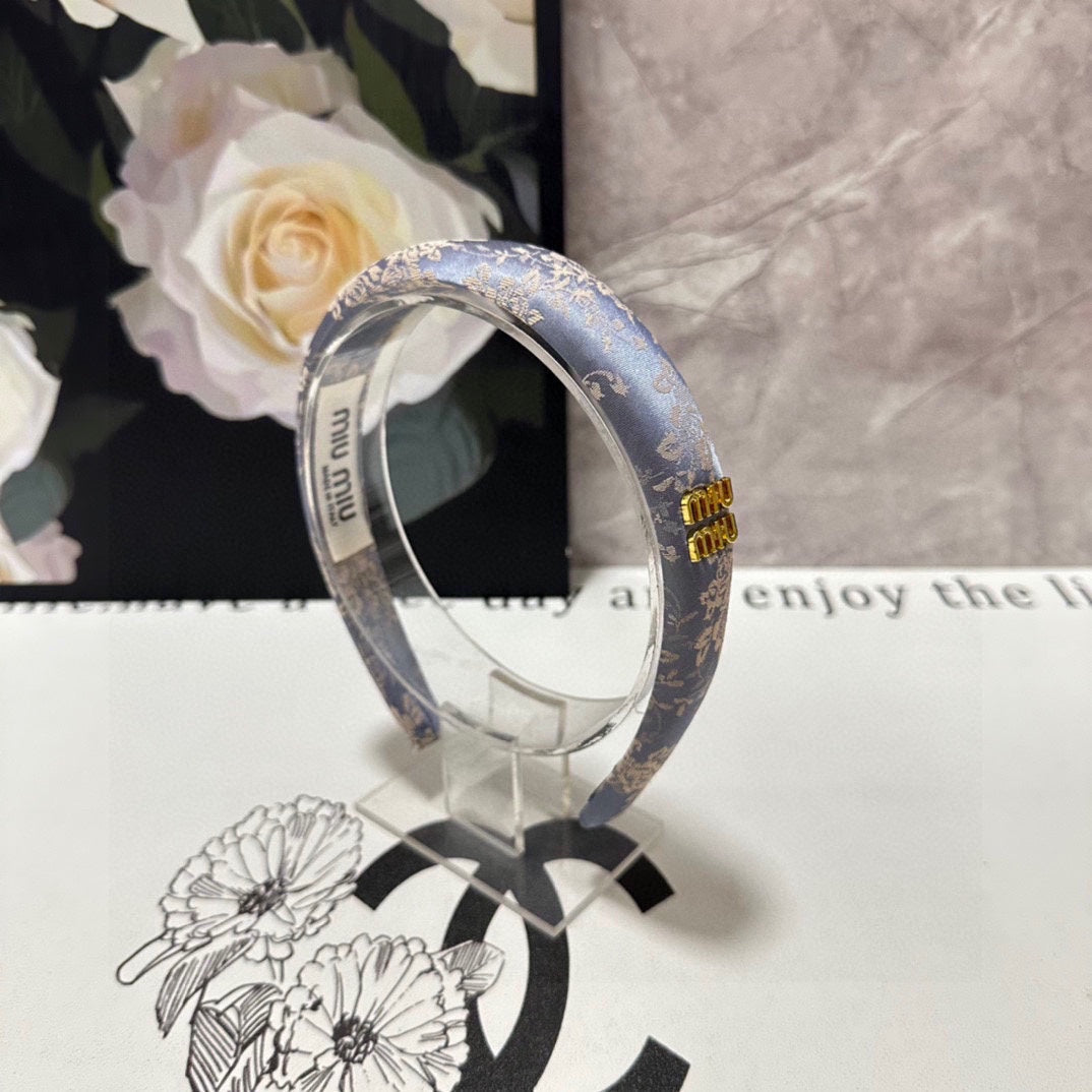 CHANEL HEADBAND WITH GARNITURE PRINT IN LAVENDER GRAY SILK 432824