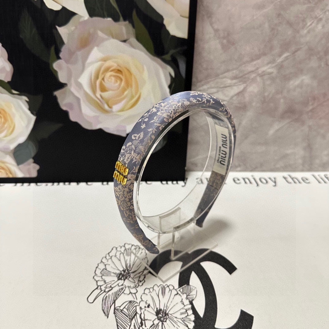 CHANEL HEADBAND WITH GARNITURE PRINT IN LAVENDER GRAY SILK 432824
