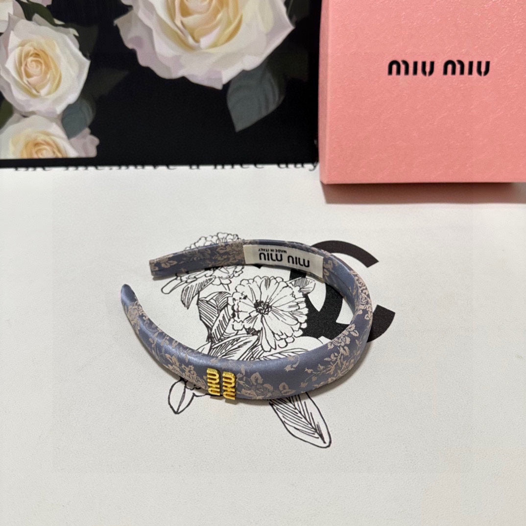 CHANEL HEADBAND WITH GARNITURE PRINT IN LAVENDER GRAY SILK 432824