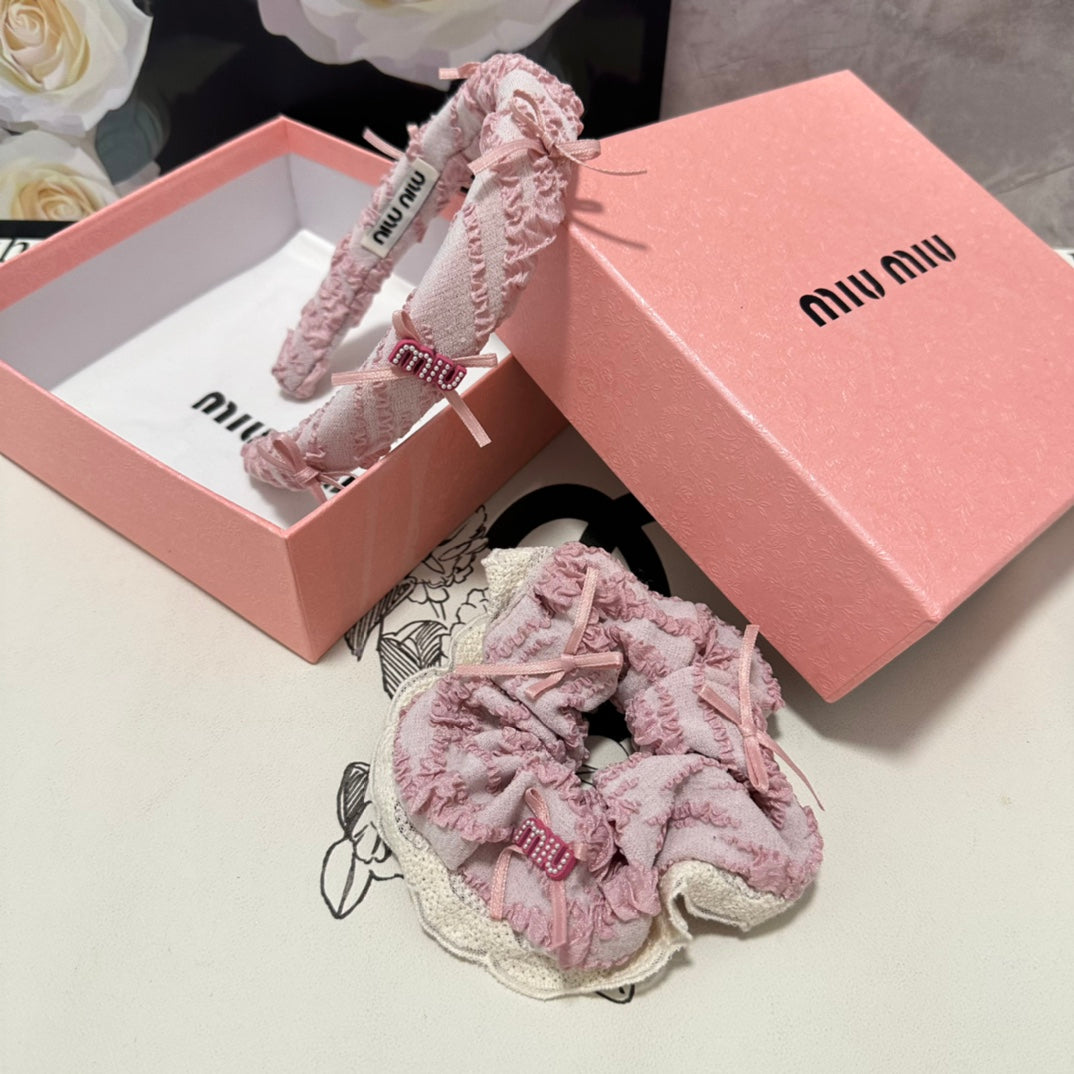 CHANEL SET HEADBAND AND HAIR TIE IN LIGHT PINK FABRIC ATTACHED BOWS 432848