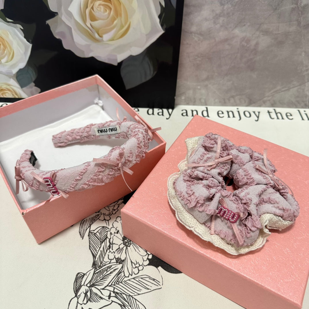CHANEL SET HEADBAND AND HAIR TIE IN LIGHT PINK FABRIC ATTACHED BOWS 432848
