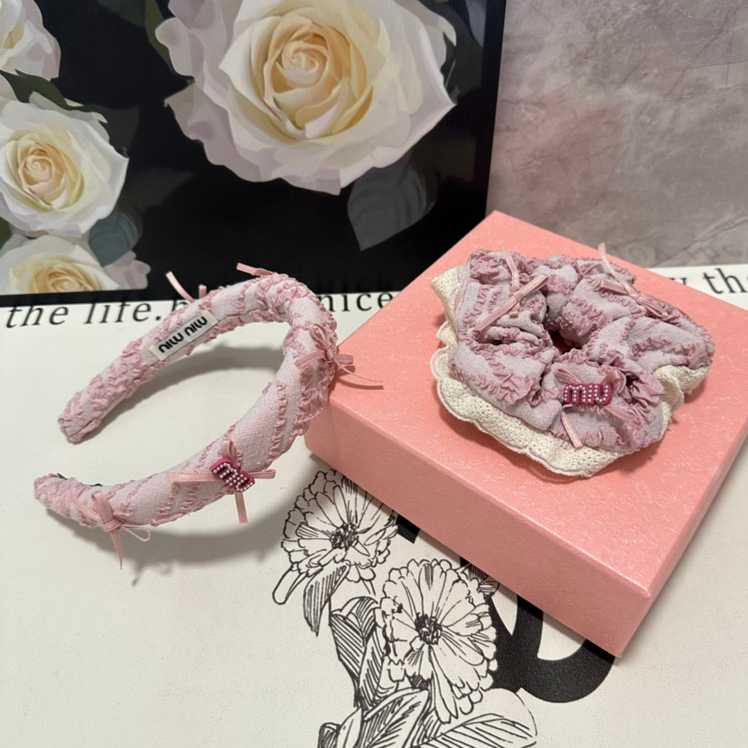 CHANEL SET HEADBAND AND HAIR TIE IN LIGHT PINK FABRIC ATTACHED BOWS 432848