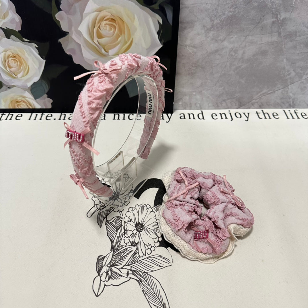 CHANEL SET HEADBAND AND HAIR TIE IN LIGHT PINK FABRIC ATTACHED BOWS 432848