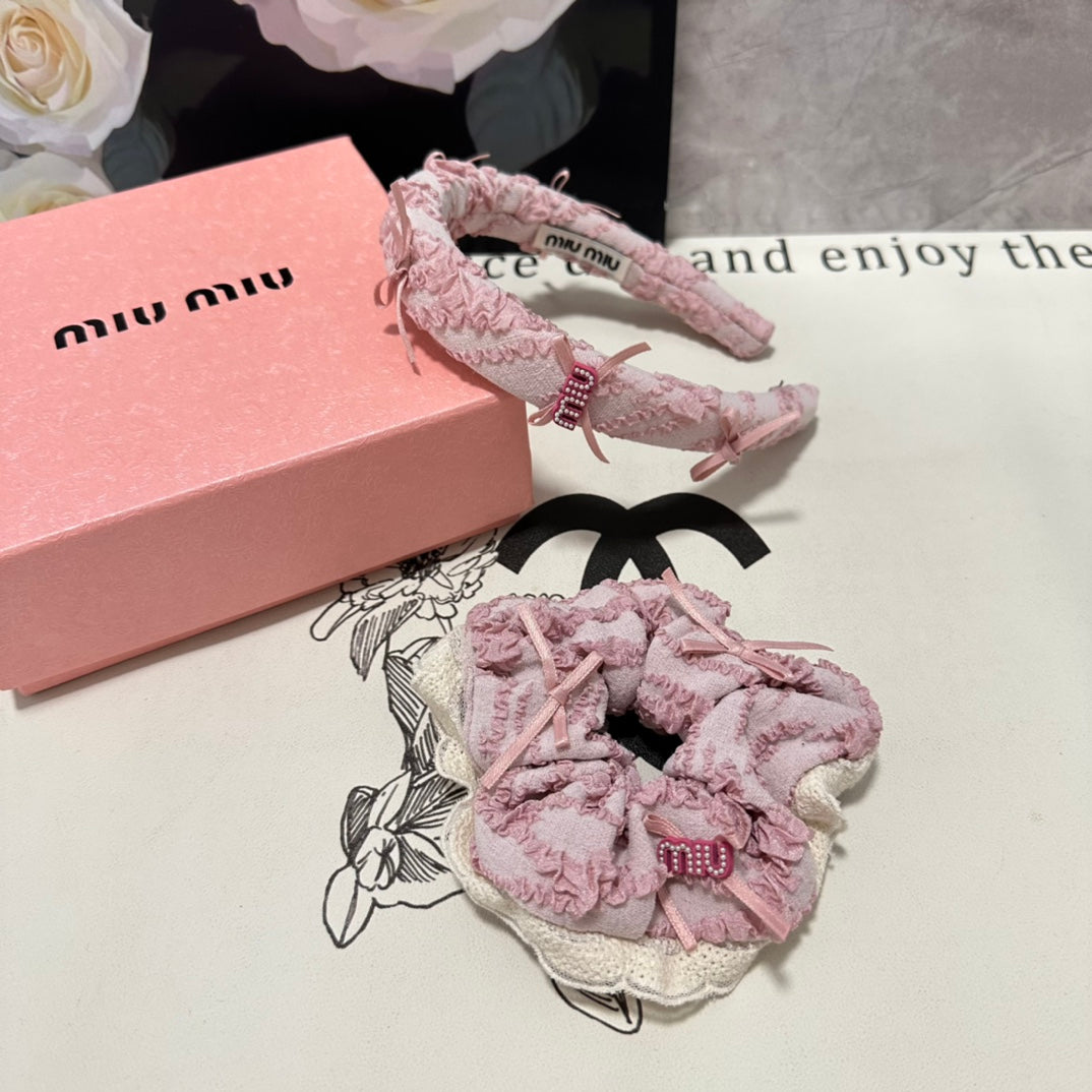 CHANEL SET HEADBAND AND HAIR TIE IN LIGHT PINK FABRIC ATTACHED BOWS 432848