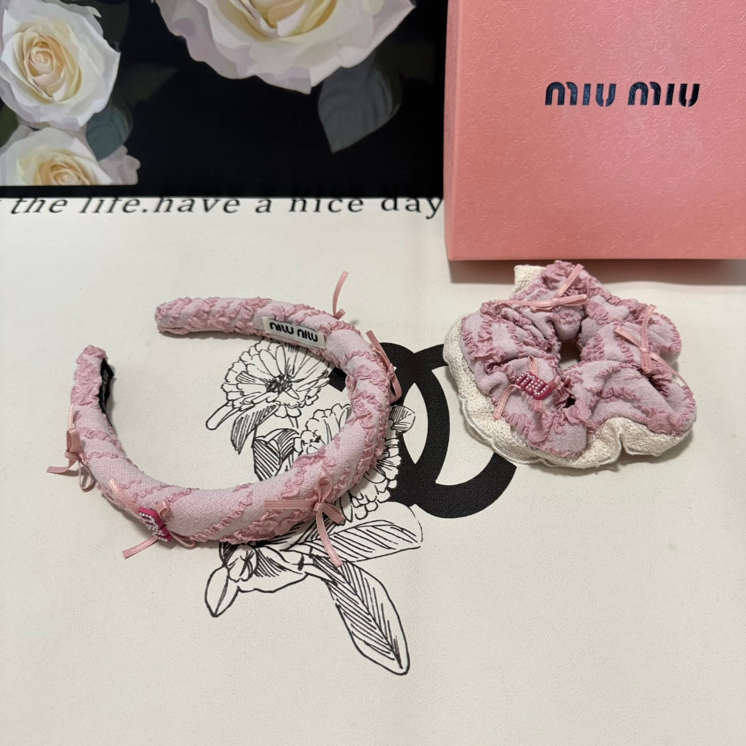 CHANEL SET HEADBAND AND HAIR TIE IN LIGHT PINK FABRIC ATTACHED BOWS 432848