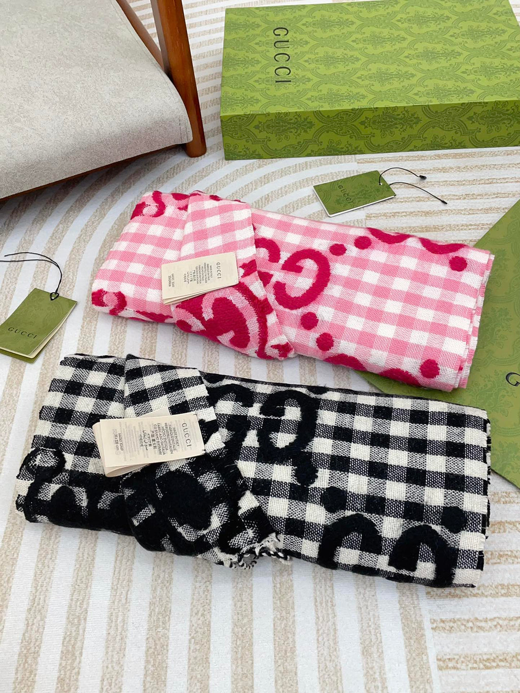 GUCCI SCARF 220 CM IN BRIGHT PINK MIX WHITE WOOL 401164