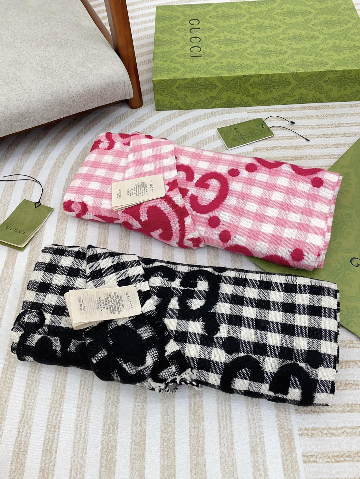 GUCCI SCARF 220 CM IN BRIGHT PINK MIX WHITE WOOL 401164