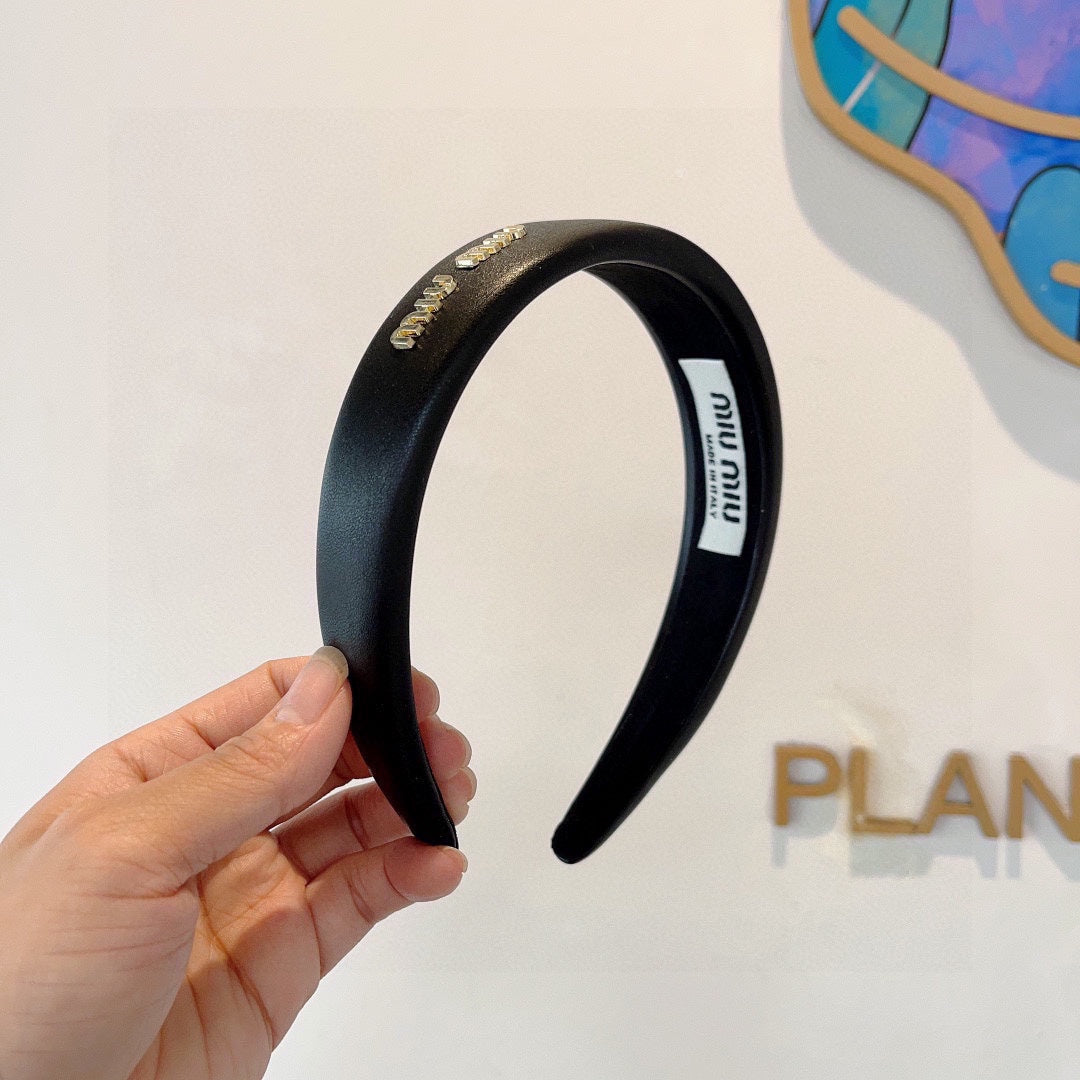 CHANEL THICK HEADBAND IN BLACK CALFSKIN GOLD LOGO 409395