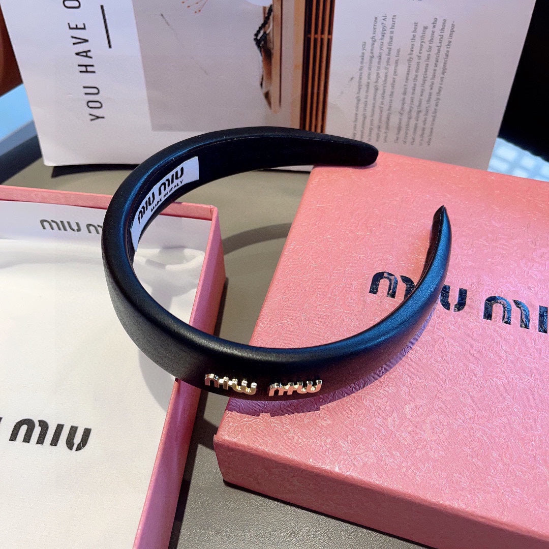 CHANEL THICK HEADBAND IN BLACK CALFSKIN GOLD LOGO 409395