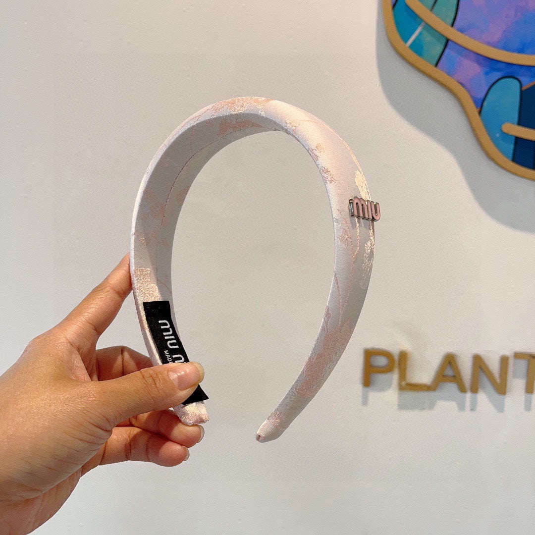CHANEL THICK HEADBAND WITH GARNITURE PRINT IN LIGHT PINK SILK 415935